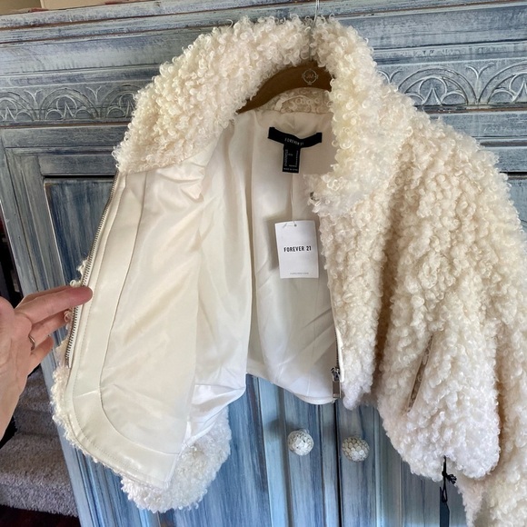 FOREVER 21 Vanilla Faux Shearling Cropped Moto Jacket - Picture 9 of 15